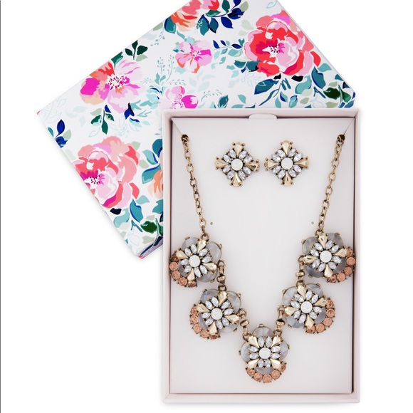 Jewelry - Gorgeous Statement Necklace and Earrings!